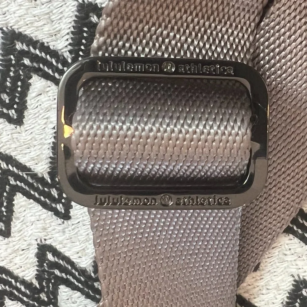 Dark Chrome lululemon Go Lightly Belt Bag - Picture 7 of 11